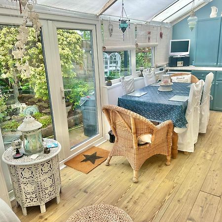 Garden Cottage - 3 Bedroom Close To Town And Beach Борнмът Екстериор снимка