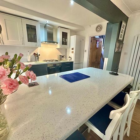 Garden Cottage - 3 Bedroom Close To Town And Beach Борнмът Екстериор снимка