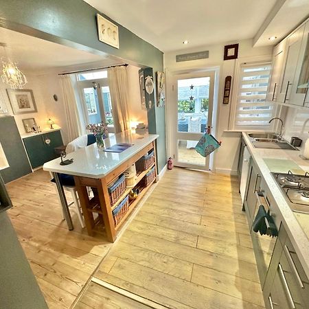 Garden Cottage - 3 Bedroom Close To Town And Beach Борнмът Екстериор снимка