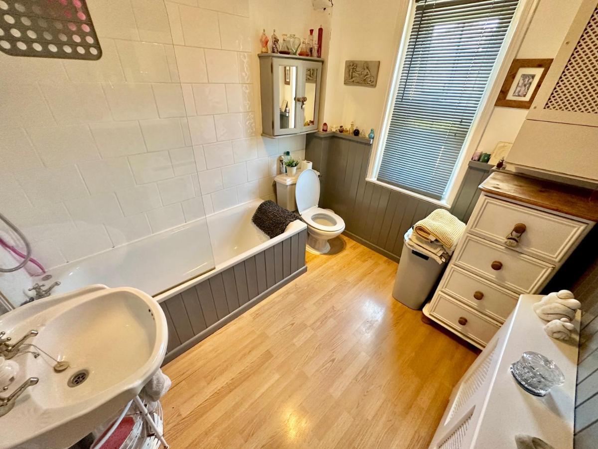 Garden Cottage - 3 Bedroom Close To Town And Beach Борнмът Екстериор снимка