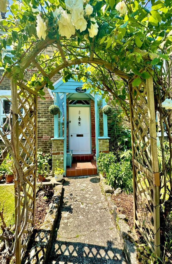 Garden Cottage - 3 Bedroom Close To Town And Beach Борнмът Екстериор снимка