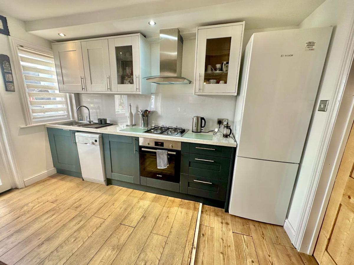 Garden Cottage - 3 Bedroom Close To Town And Beach Борнмът Екстериор снимка