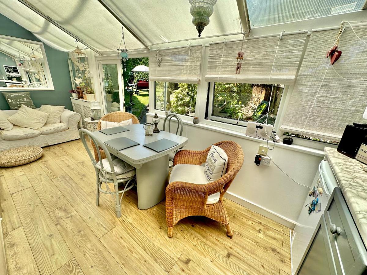 Garden Cottage - 3 Bedroom Close To Town And Beach Борнмът Екстериор снимка