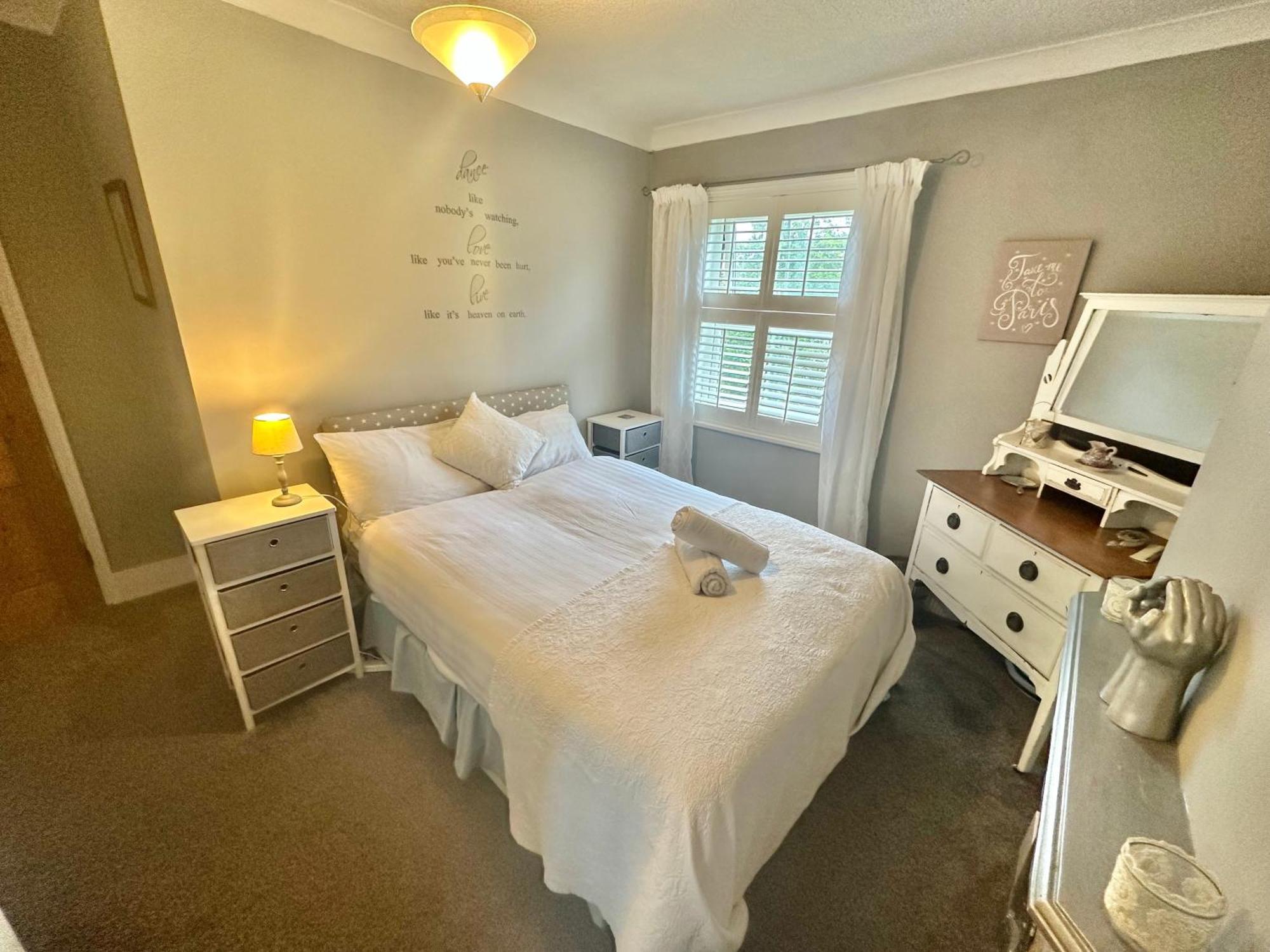 Garden Cottage - 3 Bedroom Close To Town And Beach Борнмът Екстериор снимка