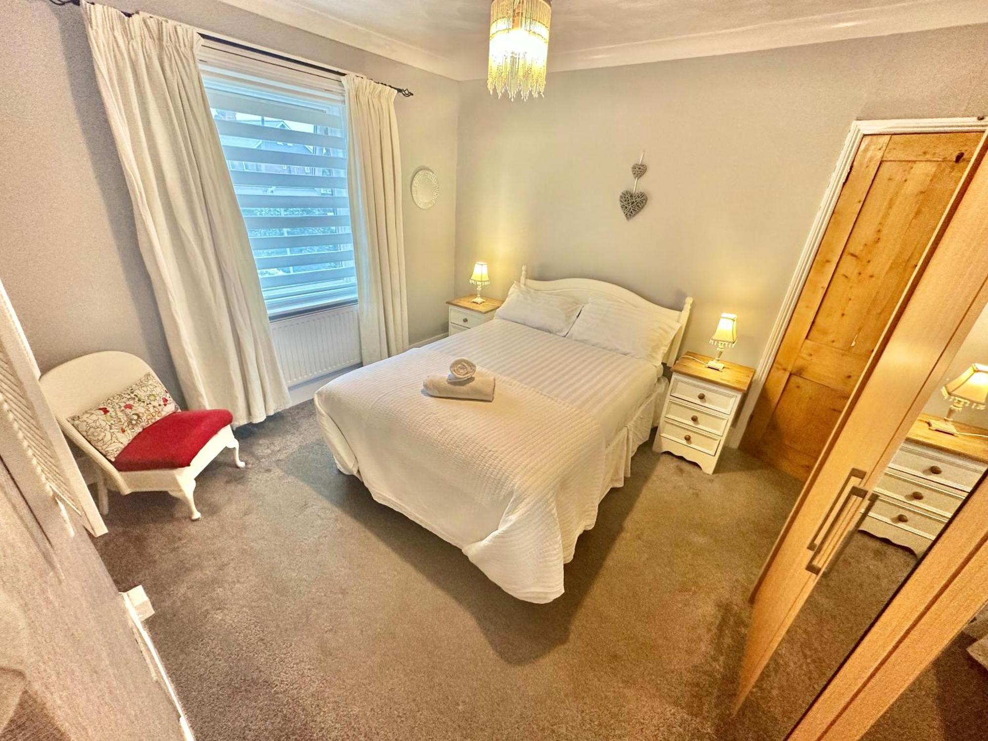 Garden Cottage - 3 Bedroom Close To Town And Beach Борнмът Екстериор снимка